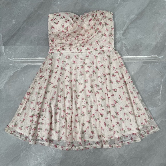 American Rag Dresses & Skirts - Women’s American Rag Strapless Floral Lace Polka Dot Padded Dress Medium